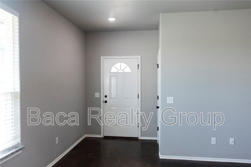 Foto principal - 7520 Redbud Villa Ct