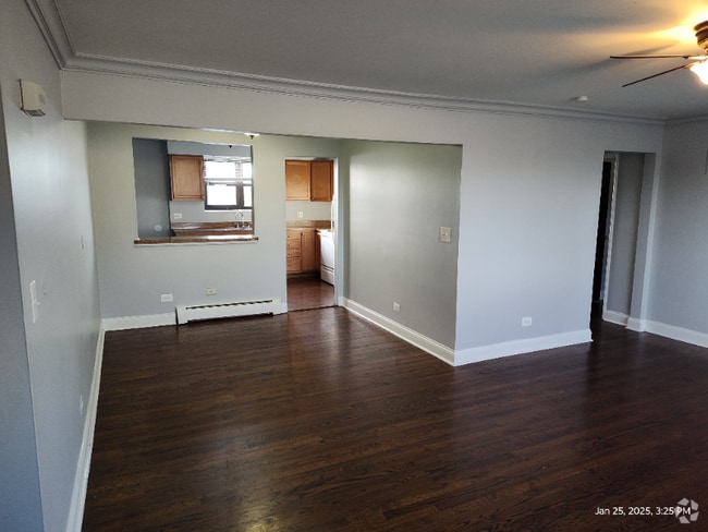 Building Photo - 9016 Lamon Ave
