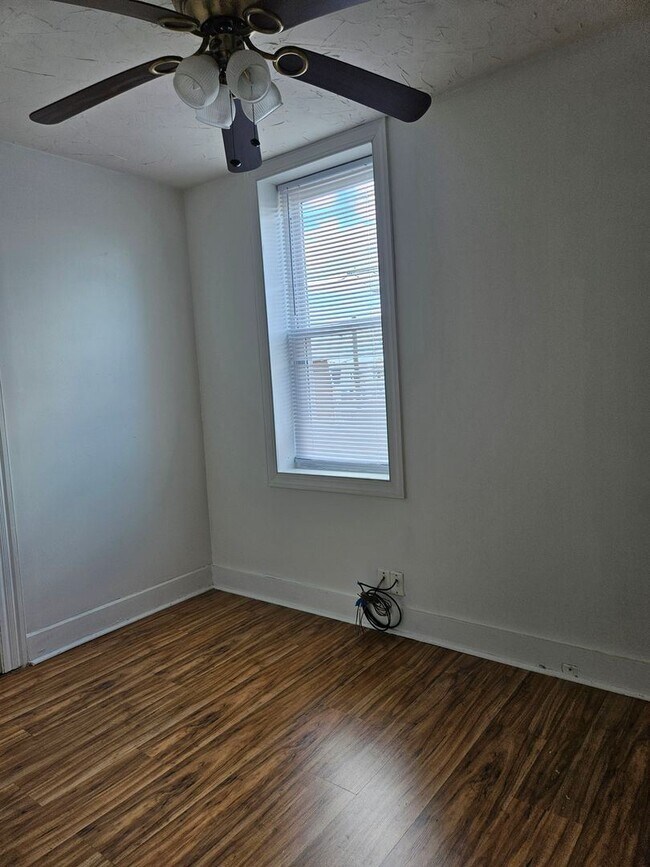 Foto del edificio - 5 br, 1 bath House - 835 W. PRINCESS STREET