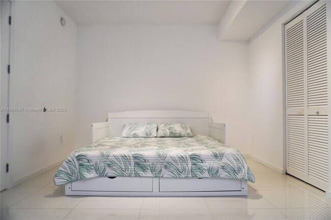 Foto del edificio - 5300 Paseo Blvd