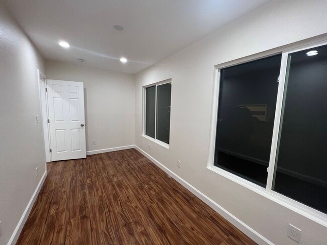 Master Bedroom - 1618 E Romneya Dr