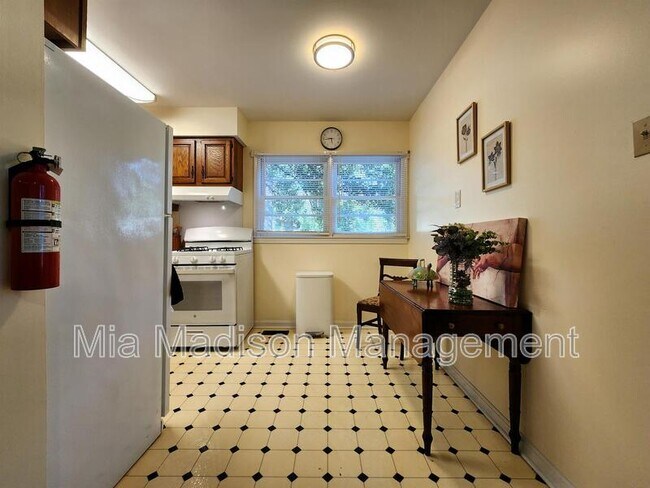 Foto del edificio - 2108.5 E 65th St