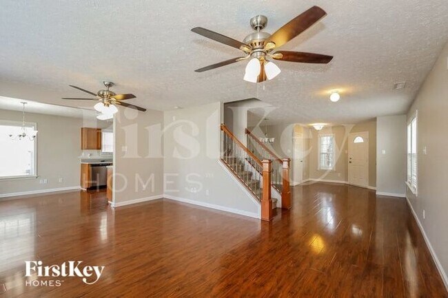 Building Photo - 919 Littleton Dr