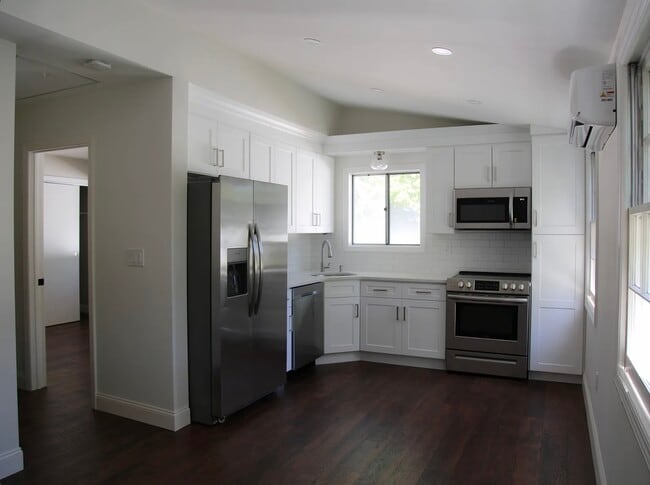 Building Photo - 883 Park Ave