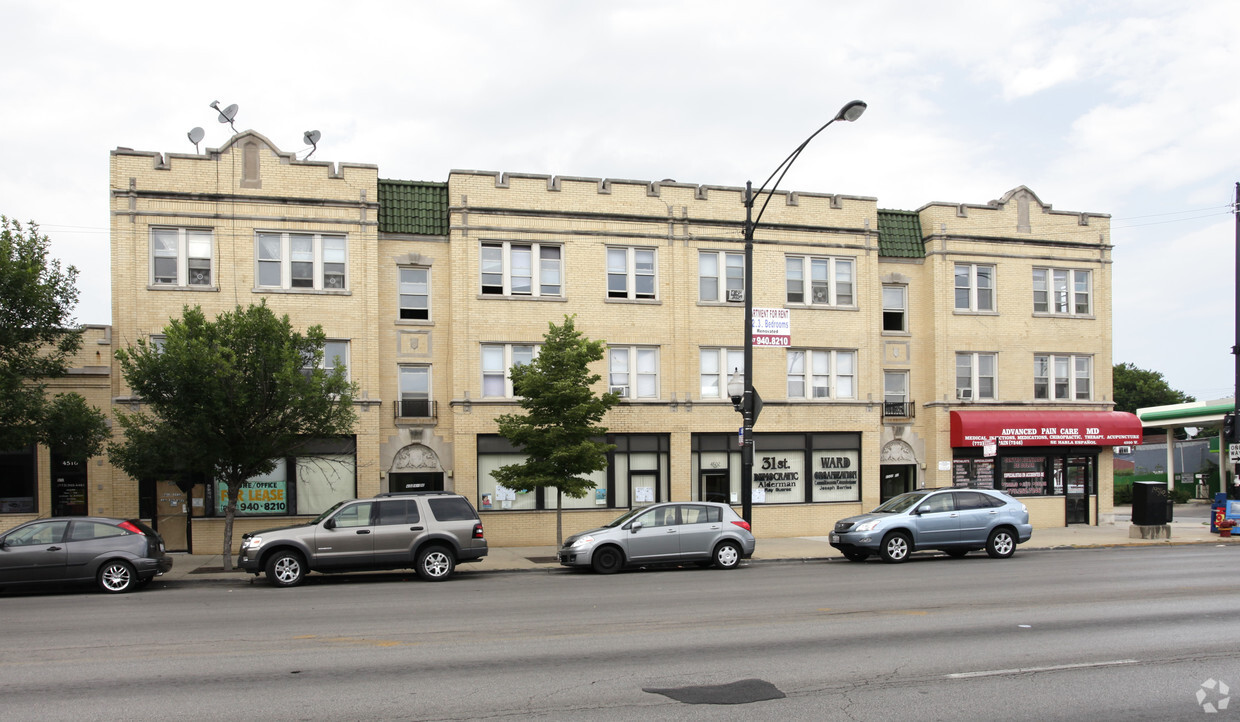 Building - 4500-4506 W Fullerton Ave