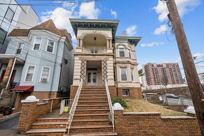 Building Photo - 3311 Pleasant Ave