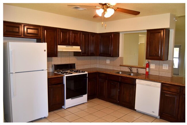 Building Photo - 10106 Sageyork Dr