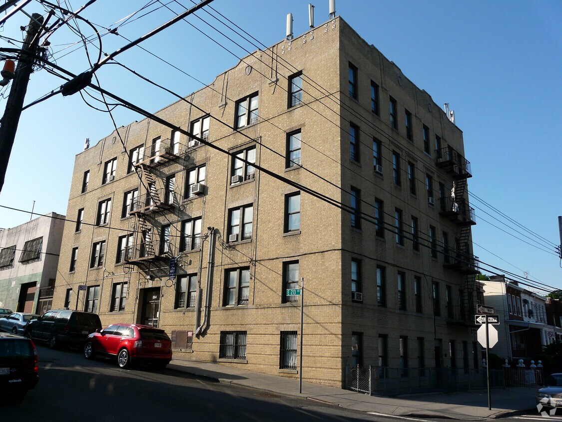 Building Photo - 664 E 213th St