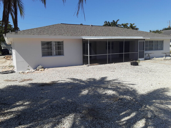 Building Photo - 1666 Sabal Palm Dr
