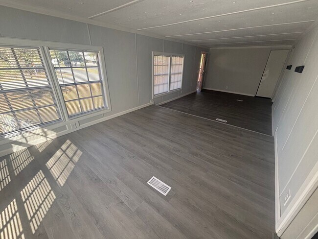 Foto del edificio - FOR RENT