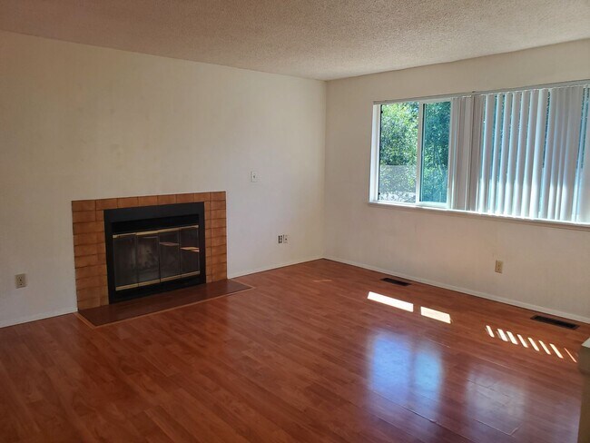 Building Photo - 3 br, 2 bath House - 7307 Blackbird Dr NE