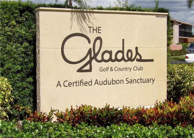 Foto del edificio - Prestigious Glades Country Club Condo