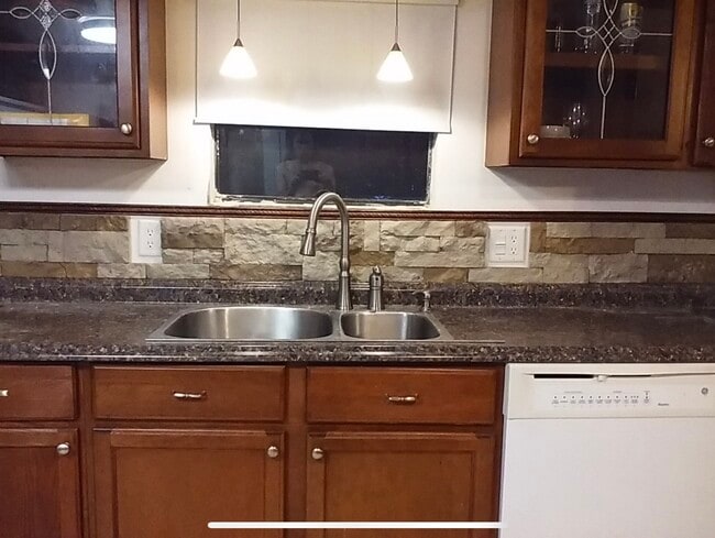 Foto del edificio - 210 Cady Dr