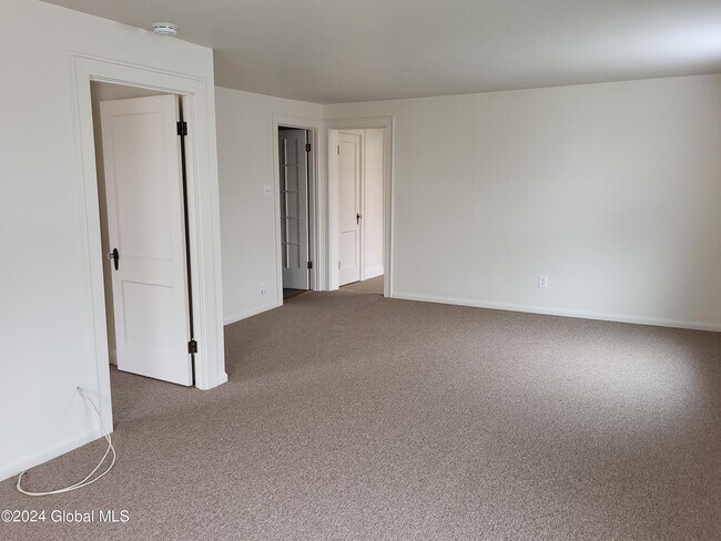 Building Photo - 109 3rd St
