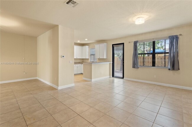 Building Photo - 9600 Town Parc Cir N