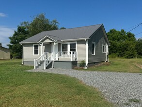 Building Photo - 325 Washburn Switch Rd