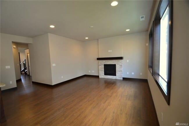 Building Photo - 19414 Meridian Dr SE