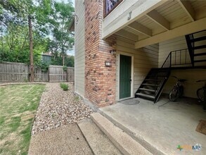 Building Photo - 421 W San Antonio St