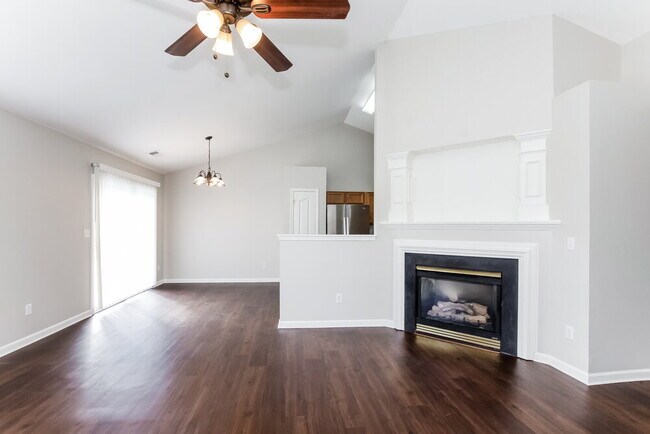 Foto del edificio - 10120 Green Hedge Ave