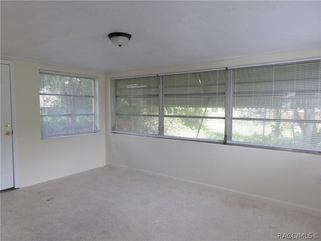 Building Photo - 8 E Golden St