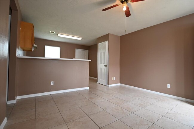 Building Photo - 13719 White Heather Dr