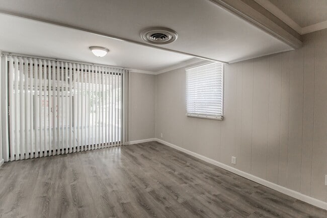 Building Photo - 2242 Zumbehl Rd