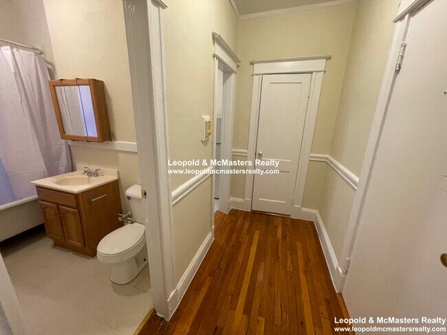 Building Photo - 64 Woodstock Ave