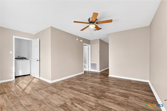 Building Photo - 905 Parmer Ave