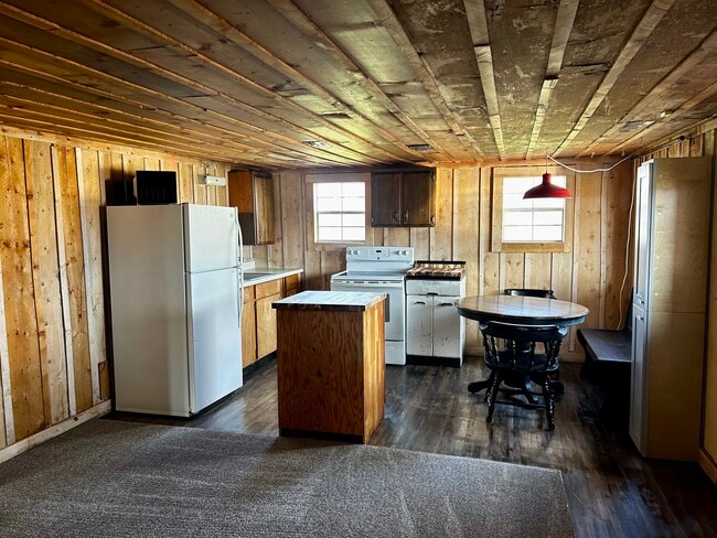 Building Photo - 810 Watt Canyon Rd