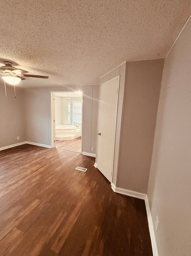 Building Photo - 200 Raider Ln