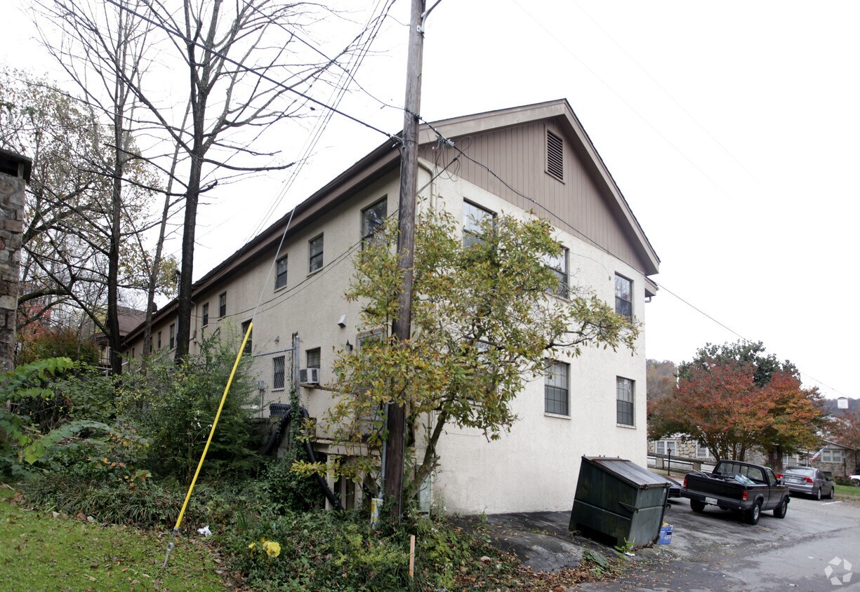 Building Photo - 420 Stuart Ln