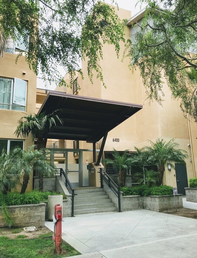 Foto del edificio - 6400 Crescent Prk E