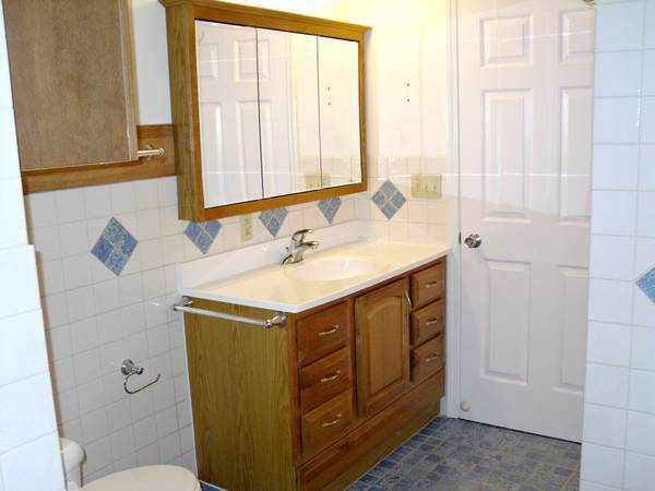 Bath - 1275 Hess Ave