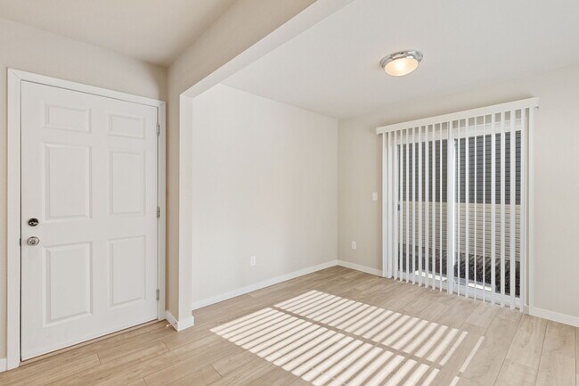 Foto del edificio - 5748 Thurless Ln