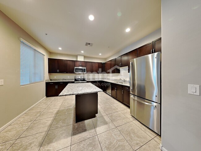 Foto del edificio - 20713 W Point Ridge Rd