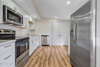 Building Photo - 4917 Dundee Rd