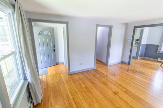 Foto del edificio - 2 Bedroom Ranch with Solar Panels, great e...