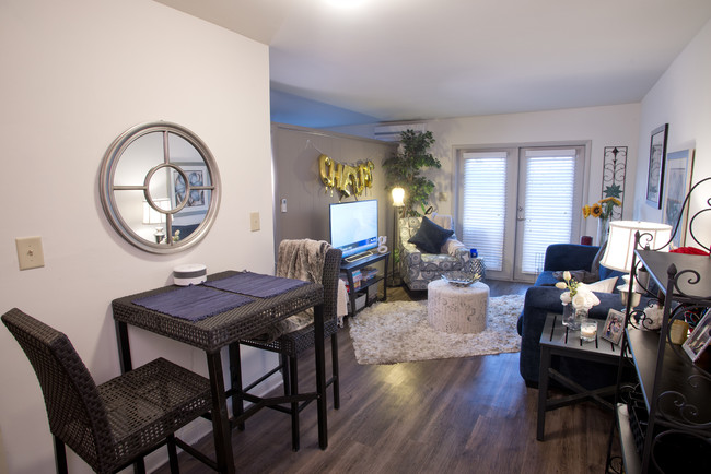 Dining Area - 421 West