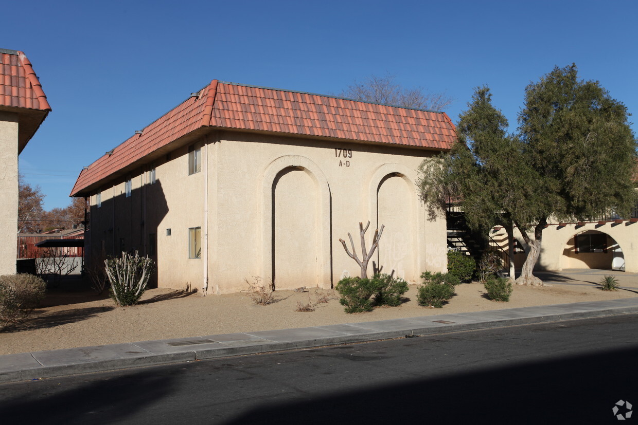 Building Photo - 1709 Cordoba Ln