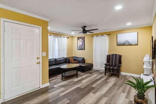 Building Photo - 4bd/2ba Home Minutes From W. Midtown w/ Fu...