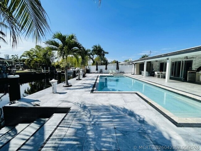 Building Photo - 2531 Gulfstream Ln