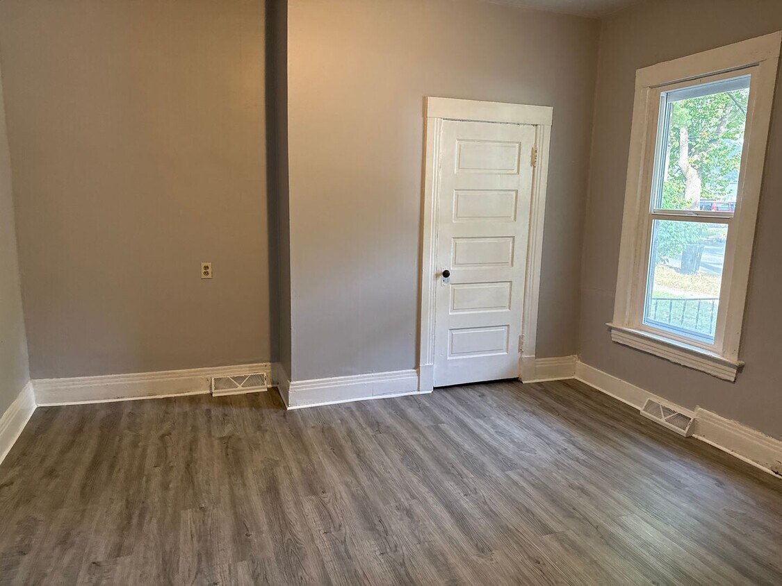Foto principal - Newly renovated east side 1 BR/1BA