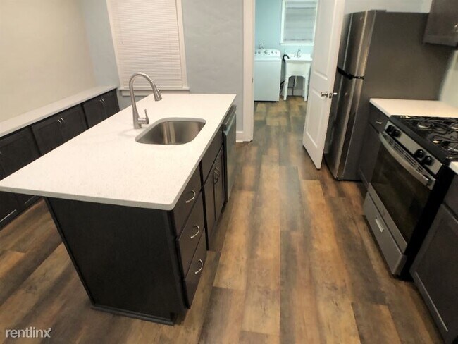 Foto del edificio - 2 br, 1 bath Townhome - 5346 Hillcrest St