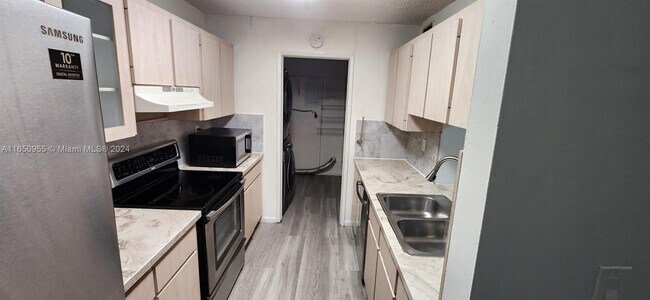 Building Photo - 400 W Park Dr