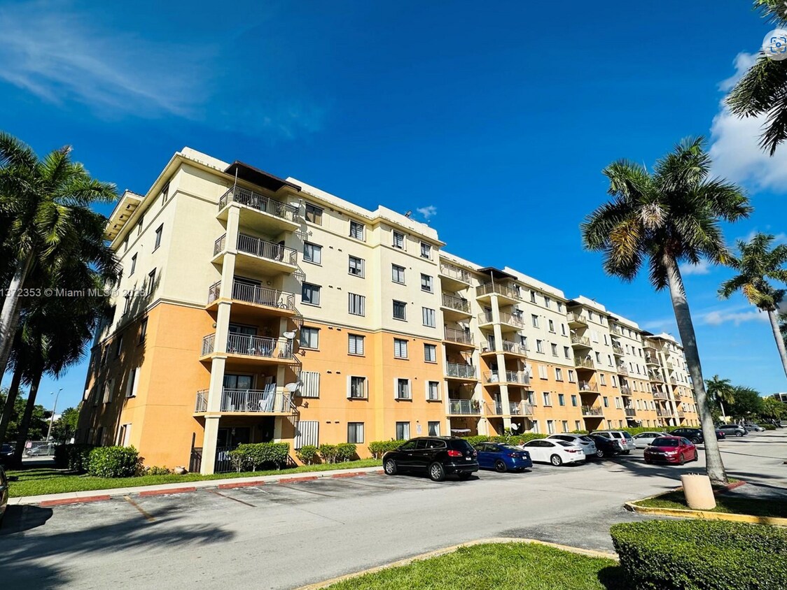 Foto principal - 9300 Fontainebleau Blvd