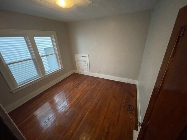 Bedroom 2 - 924 Bay St