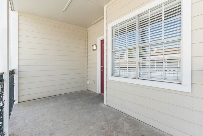 Building Photo - 14814 Perthshire Rd