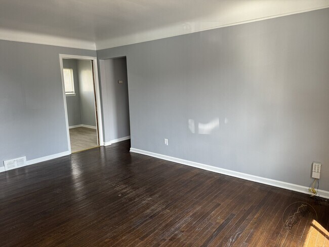 Building Photo - LaMor Plaza 15333