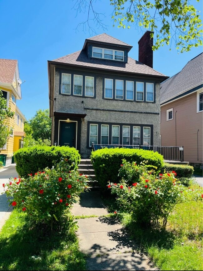 Building Photo - 449 Richmond Ave