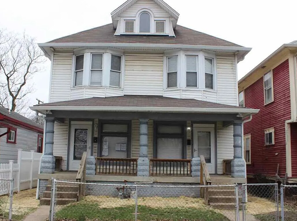 Foto principal - 2240 N Kenwood Ave